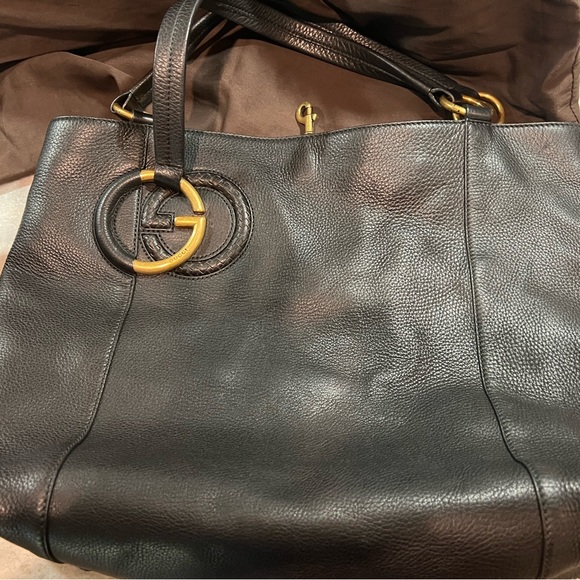 Gucci medium black leather shoulder bag. - Picture 2 of 15